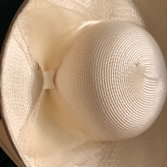 Ivory hat - Picture 2 of 3